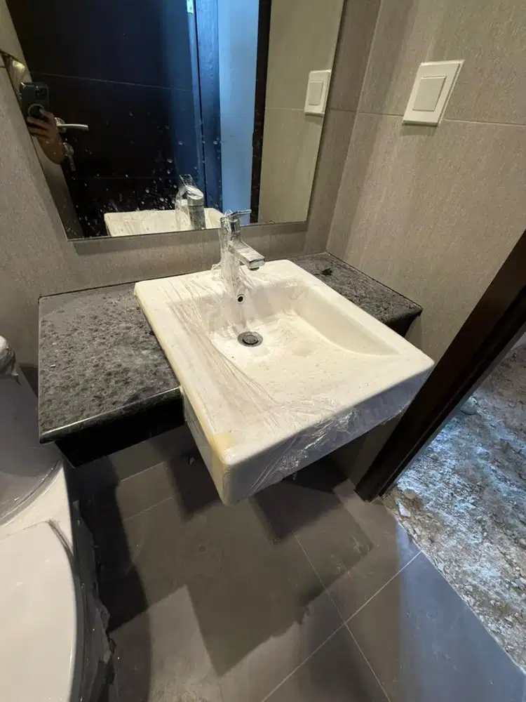 Wastafel toto semi counter baru komplit set