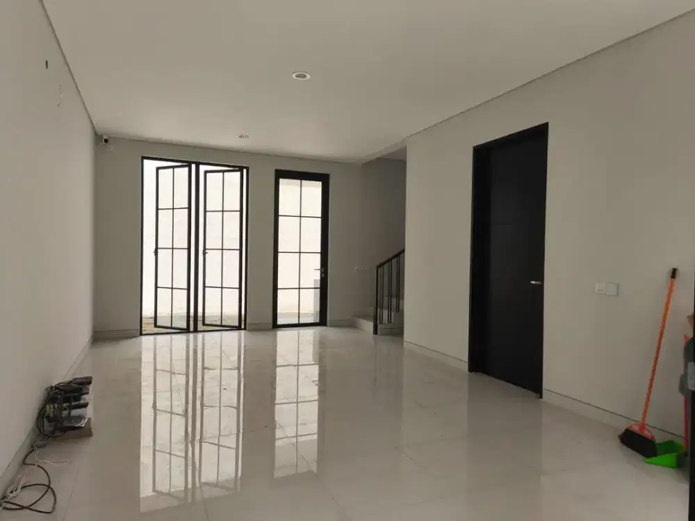 Di Jual Rumah Greenlake Citraland Surabaya Barat Baru Gress