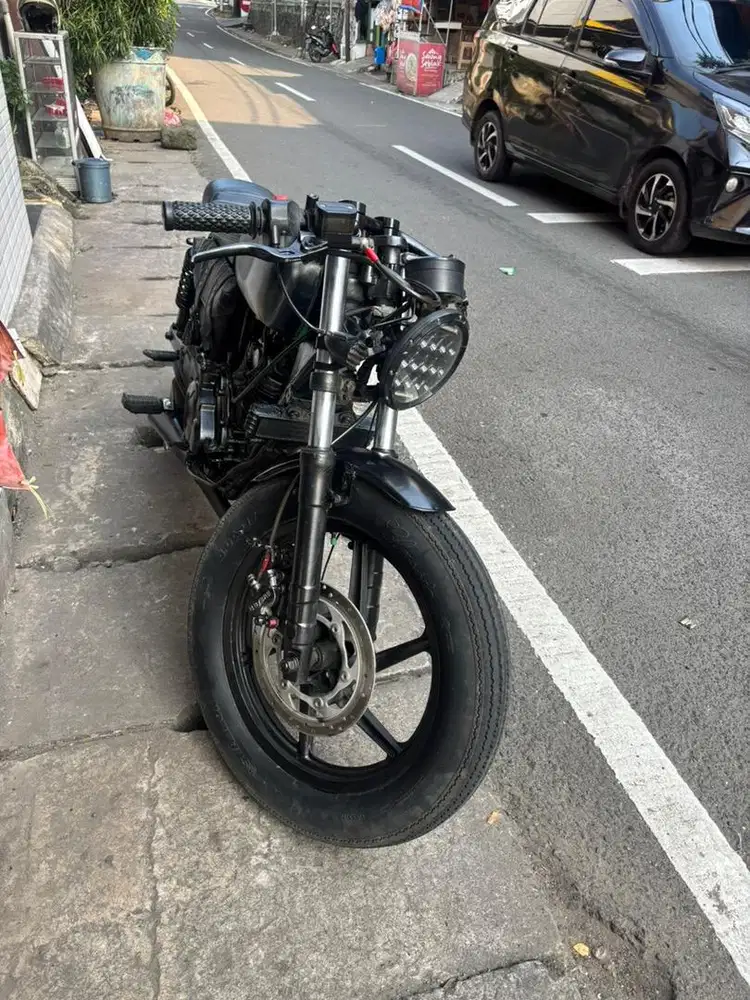 Cafe Racer 220cc