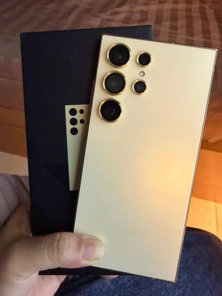 Samsung Galaxy S24 Ultra 256gb Yellow Lengkap Mulus Like New