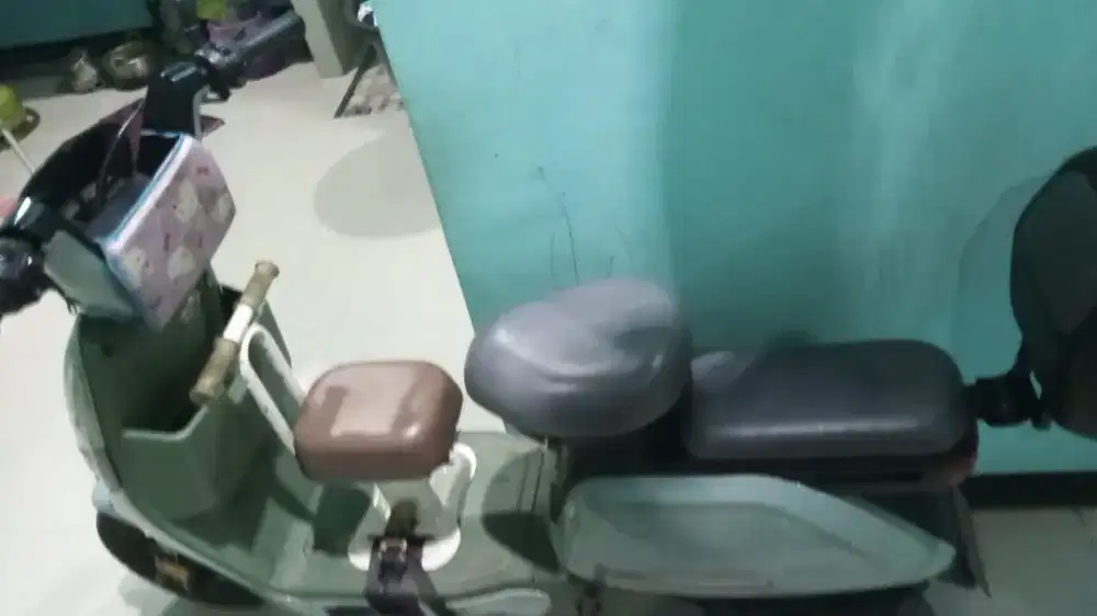 Exotic sepeda listrik terawat include dudukan baby