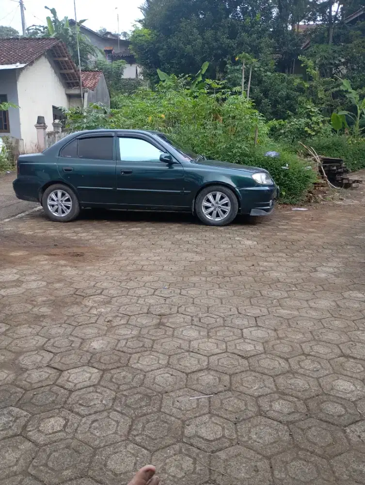 Mobil sedan murah