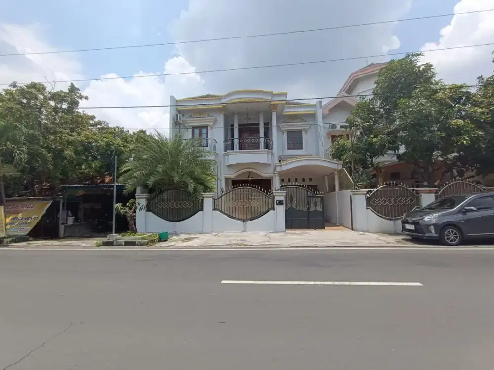 Jl Kahuripan Utama Sumber Banjarsari Surakarta dekat kantor KPU Solo Rumah mewah dijual bonus full furniture