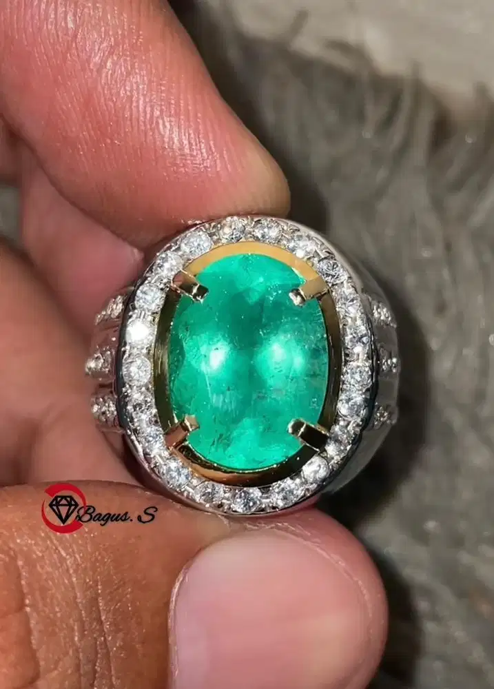 Natural Emerald Beryl Colombia 5.7 CT