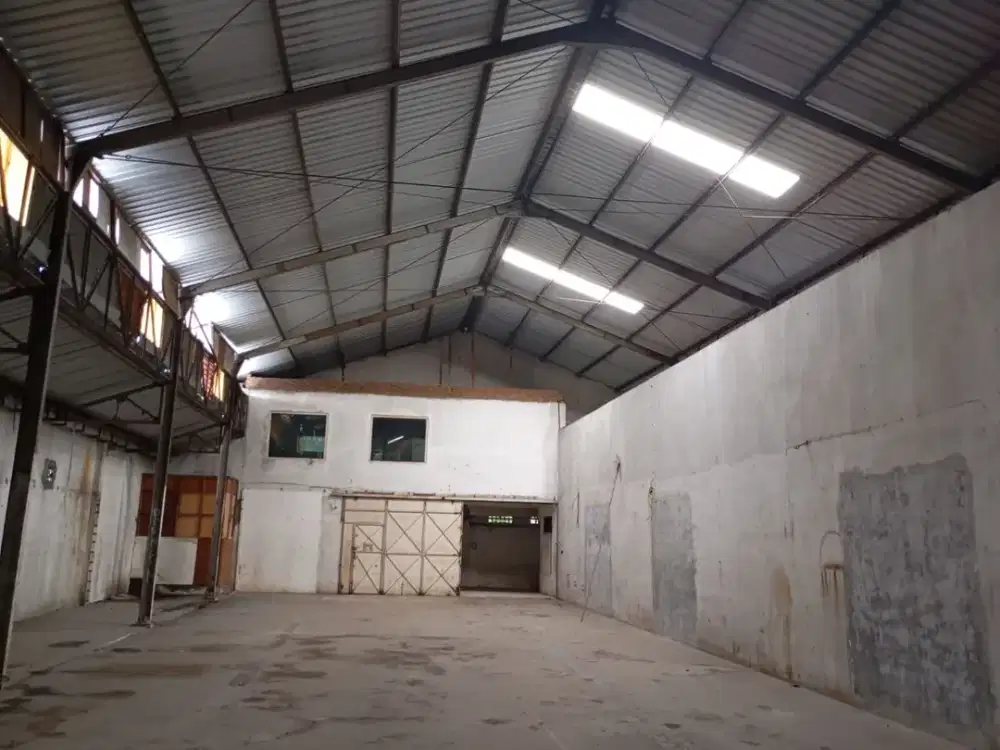 Jl Adisumarmo Banjarsari Surakarta Gudang dijual hook dekat ke Pasar Nusukan Solo