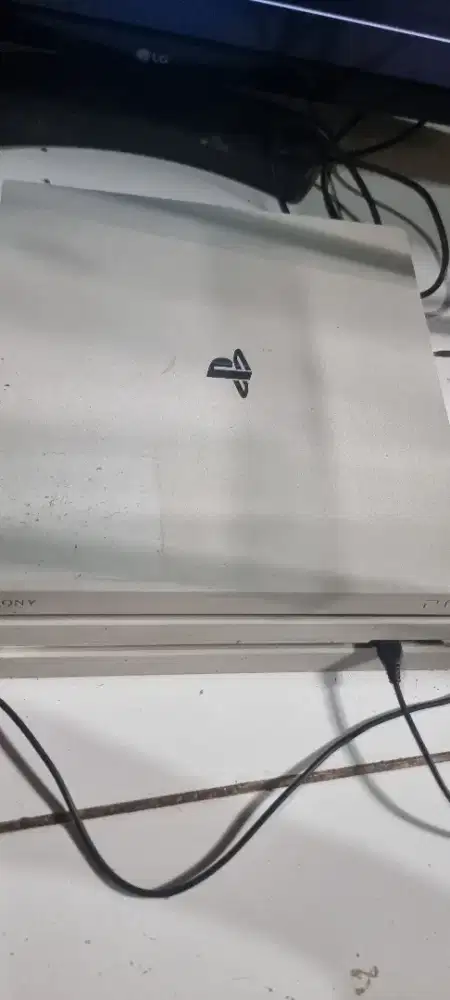 Ps4 pro 1tb putih