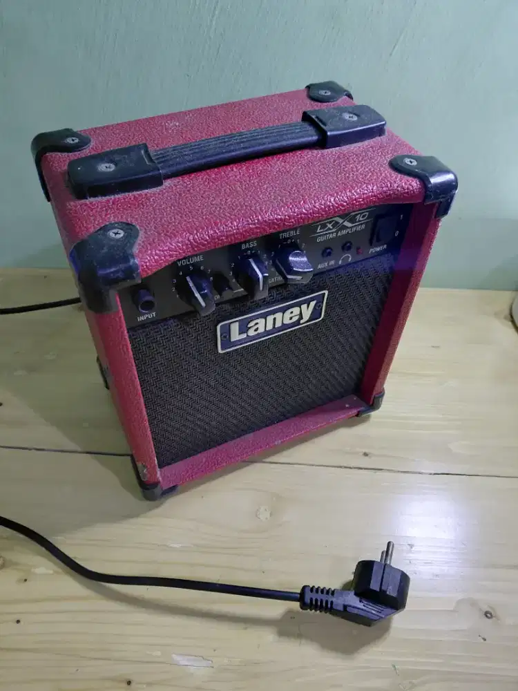 Ampli Gitar Laney LX10