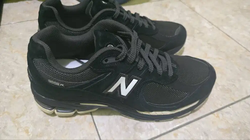 New Balance 2002r Black Timberwolf (no box)