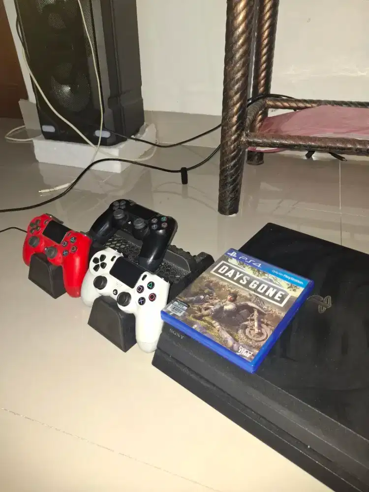 Ps 4 pro 1 TB full game