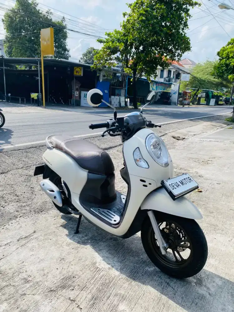 Scoopy 2023 prestige putih DP kredit  1,5 jt Deva motor