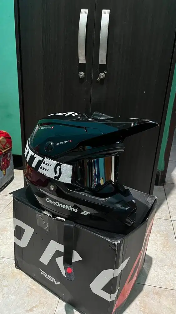 Helm orca oneone nine limited edition size XL