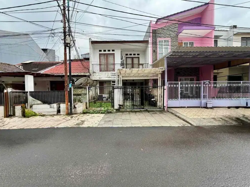 RUMAH DI KOMPLEK ELIT LEBAK BULUS DENGAN HARGA MENARIK