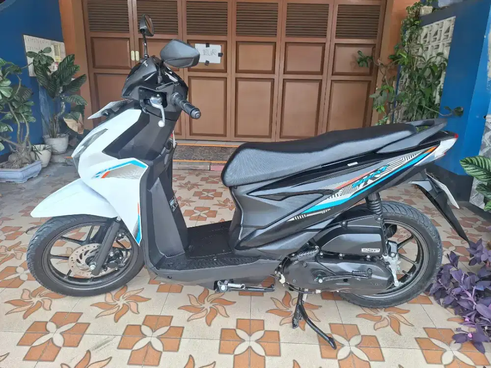 Beat 4 bln pake km 4rb istimewa bisa cash/kredit syariah TERMURAH