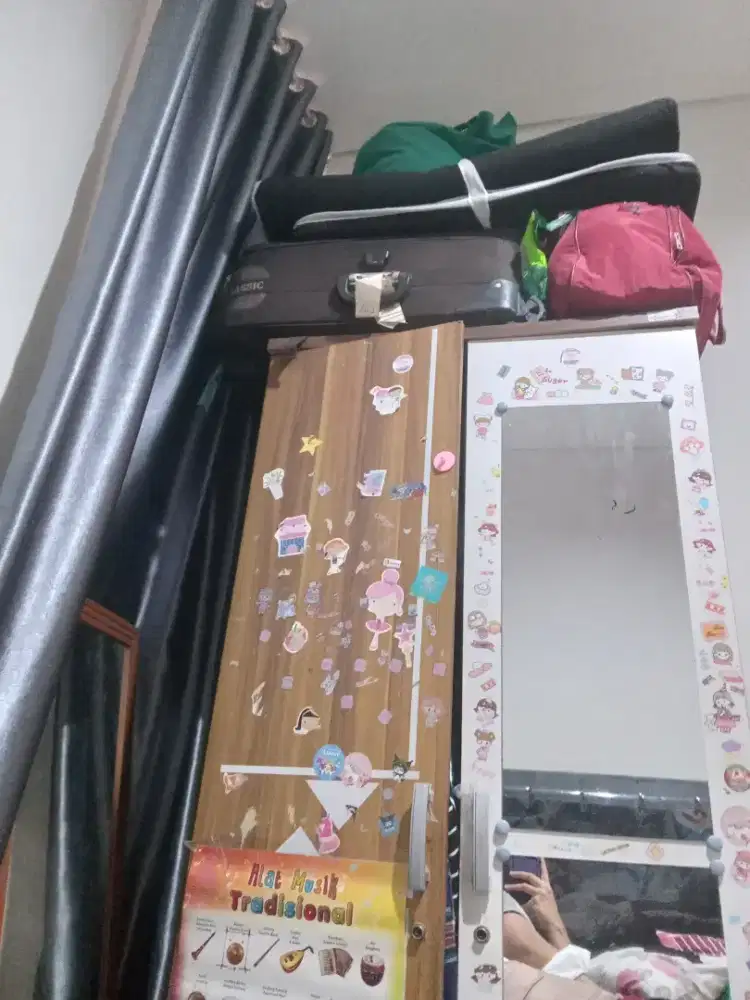 Lemari piring lemari baju