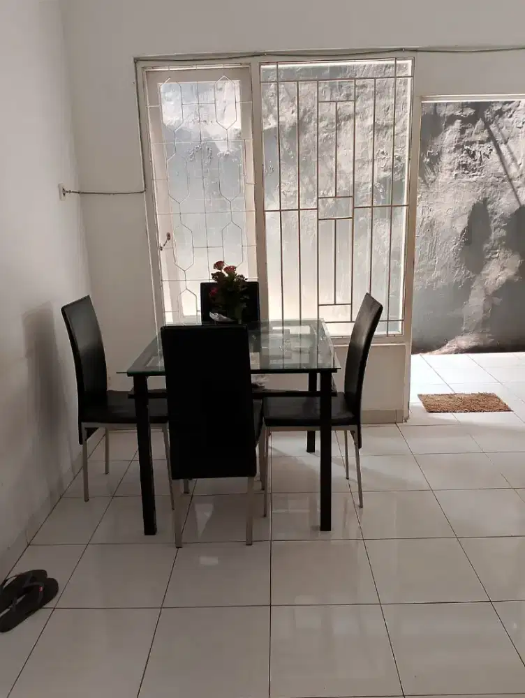 Rumah Semi Furnish Pinggir Jln Disewakan