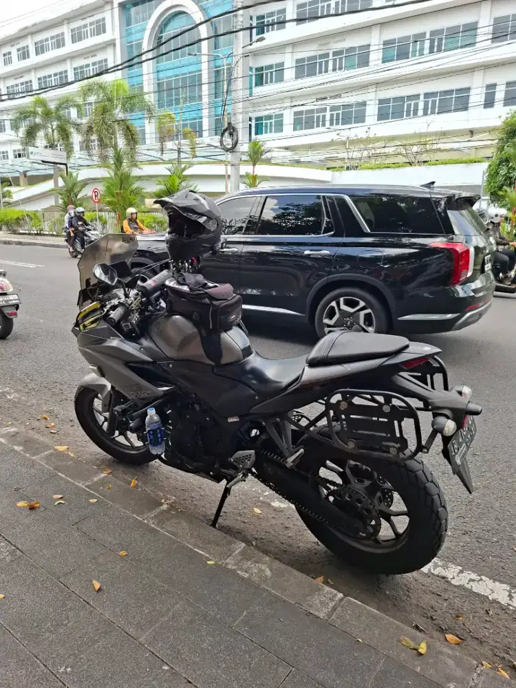 Yamaha R25 tahun 2016 Modif Touring warna Abu-abu