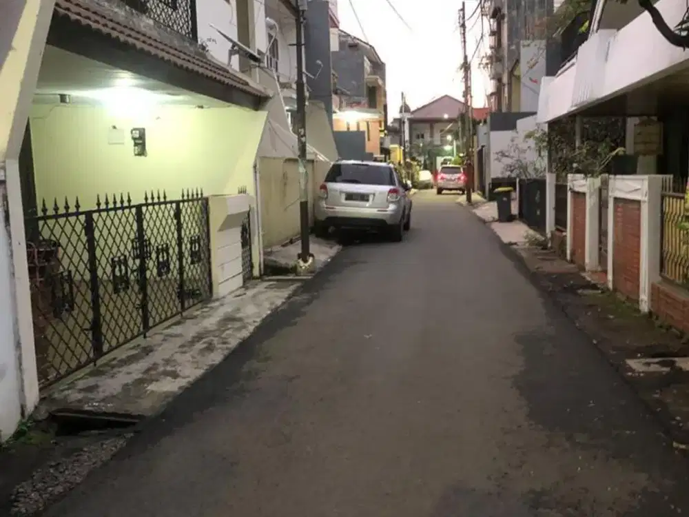 Dijual Rumah Tinggal Besar di Patal Senayan Jakarta Selatan