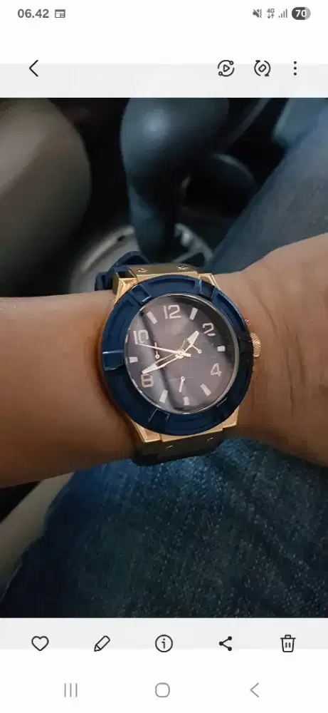 Dijual jam tangan guess original tidak pernah dipakai