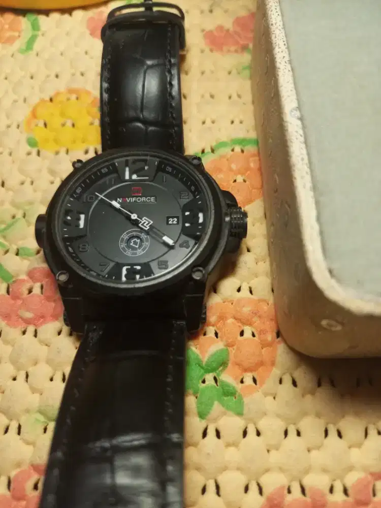 Jam tangan pria NAVIFORCE