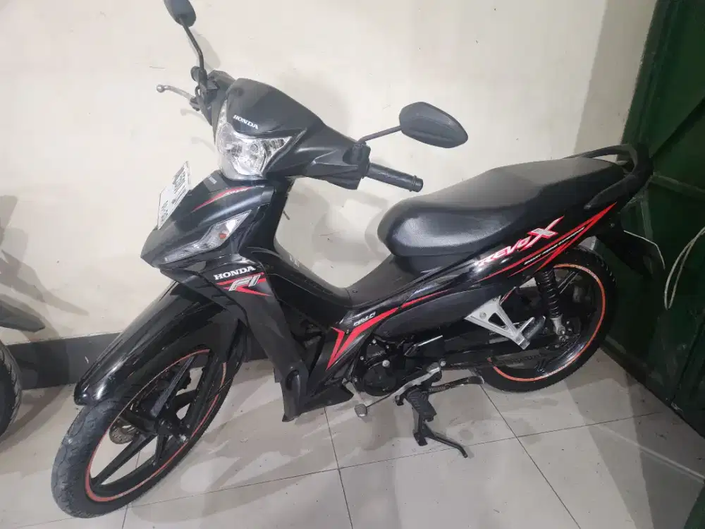 Revo x cw f1 2019 hitam gbm
