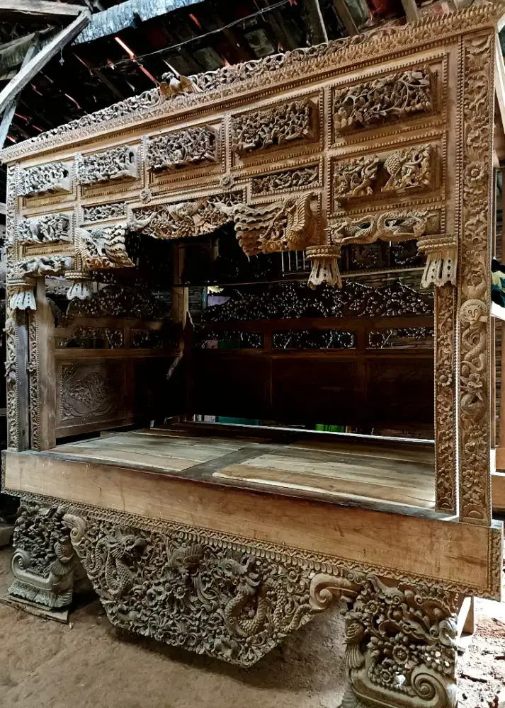 Ranjang barang antik madura