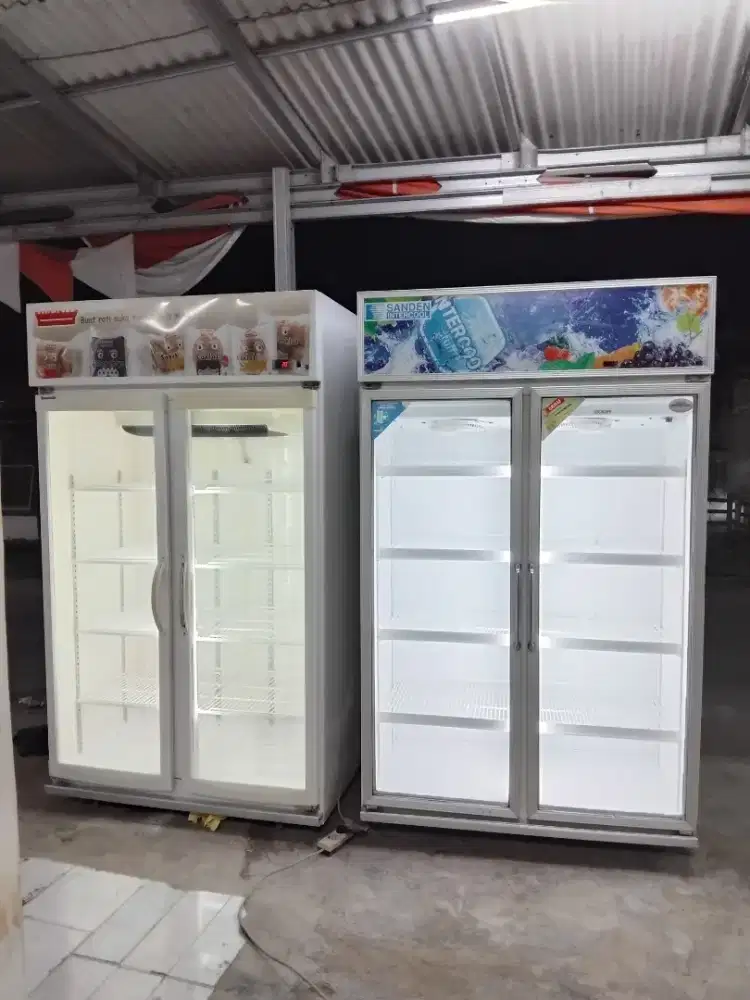Showcase chiller 2 dan 3 pintu