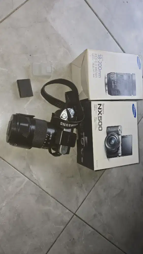 Kamera Samsung mirrorless NX500 plus lensa 18-200 mm