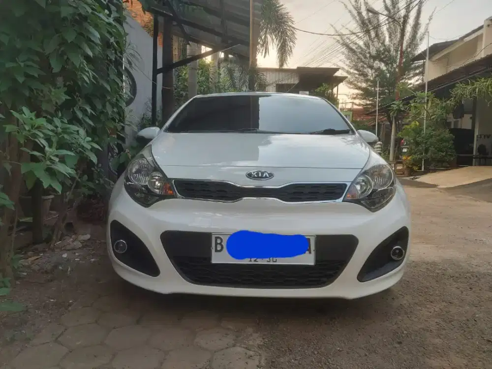 Kia Rio 1.4 SE MT 2012 Putih Terawat