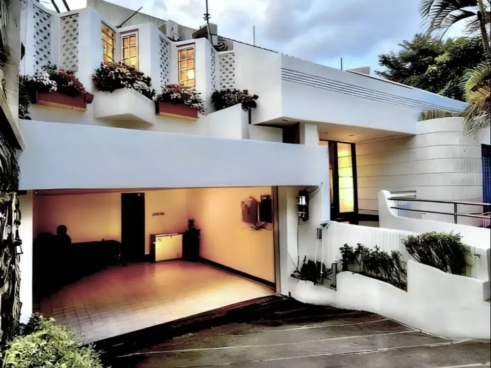 rumah private pool di kebayoran baru jakarta selatan