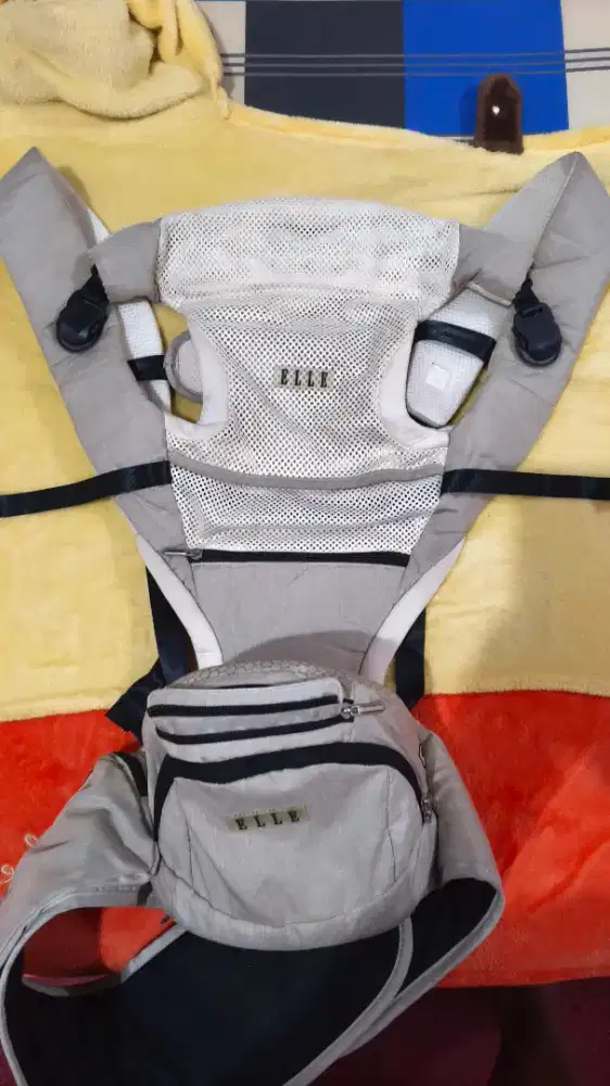 Baby Elle Ultimate 9 In 1 Hipseat Carrier (Gendongan Depan)
