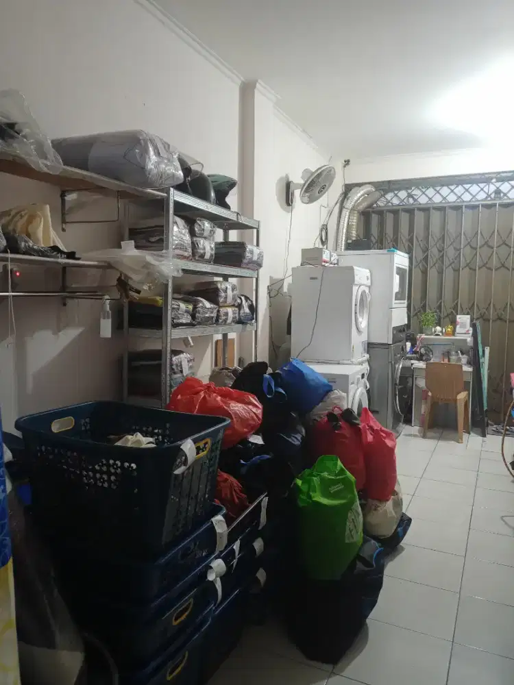 DI Butuh Khan segera pegawai yang bisa setrika uap