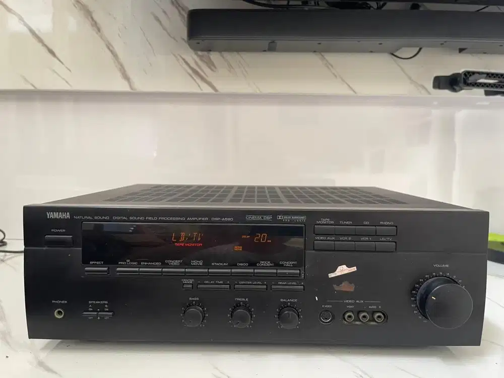 Amplifier YAMAHA Home theater. model. No.DSP-590 Kondisi nyala Normal
