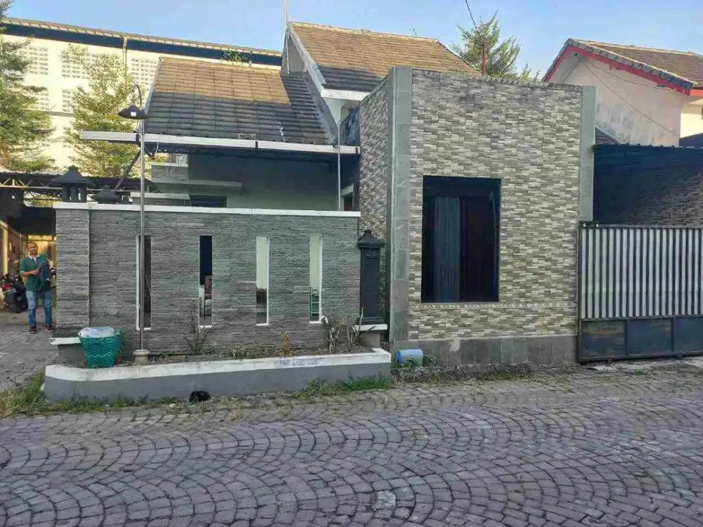 rumah cluster nyaman dekat RS Oen solo baru