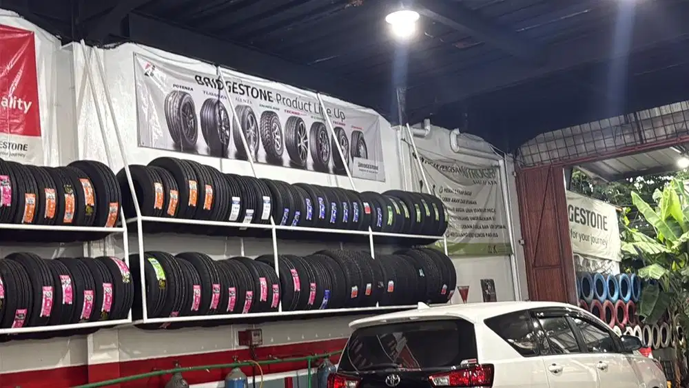 LOWONGAN KERJA CUSTOMER SERVICE & MEKANIK BENGKEL MOBIL