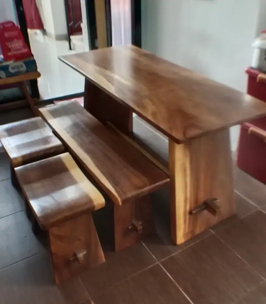 Meja makan kayu trembesi