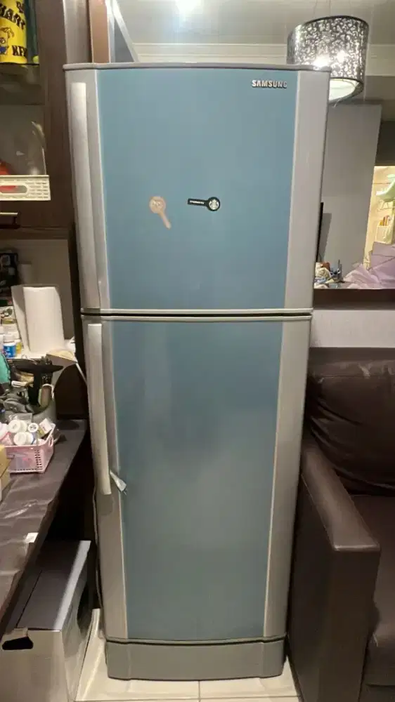 Kulkas mulus 2 pintu body2 rak lengkap ya