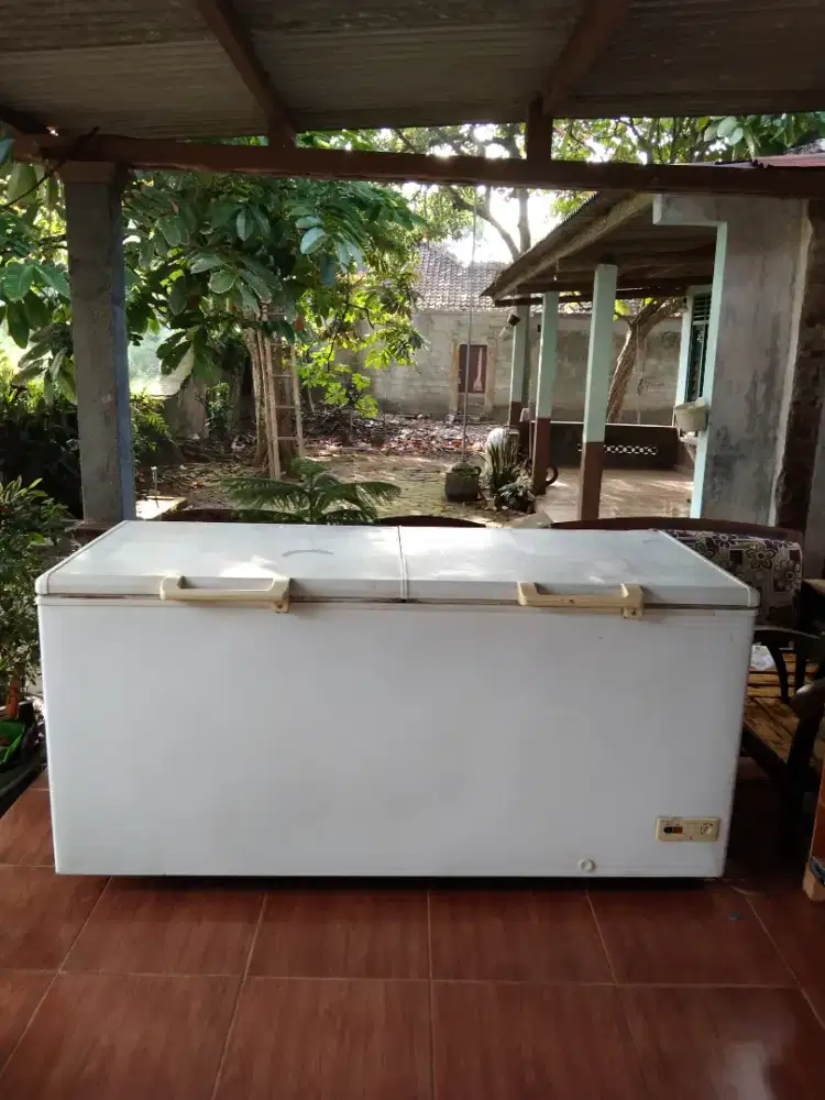 Freezer Box Besar 2 pintu 750 liter