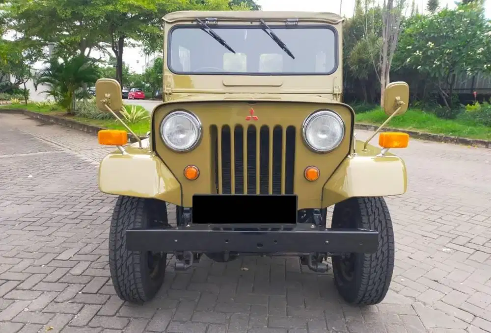 MITSUBISHI JEEP 1967 MOBIL ANTIK
