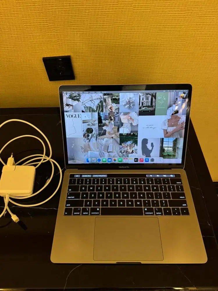 Macbook pro 2019 touchbar 8/256gb