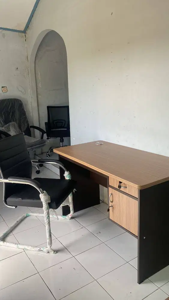 PROMO SET KURSI HADAP KULIT DAN MEJA KANTOR ACTIV SALE TERLARIS