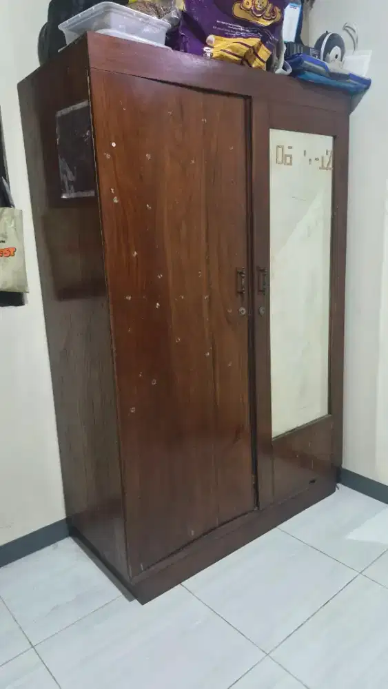 LEMARI KAYU BEKAS FREE