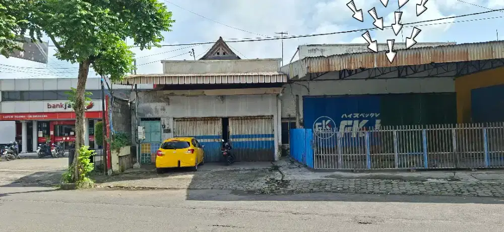 DI SEWAKAN RUKO 1lantai luas 800m