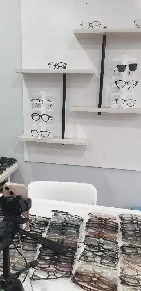 Lowongan Kerja Loker Host Live Streaming Kacamata