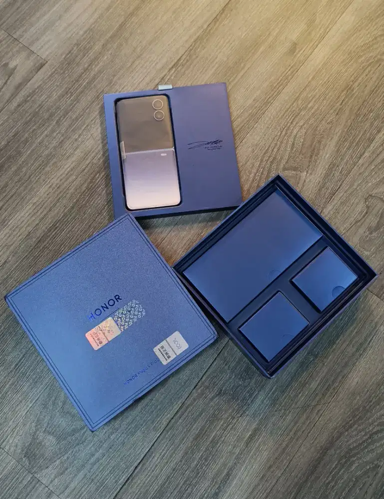 Honor magic v flip 2 purple 1 TB internal storage blue like new