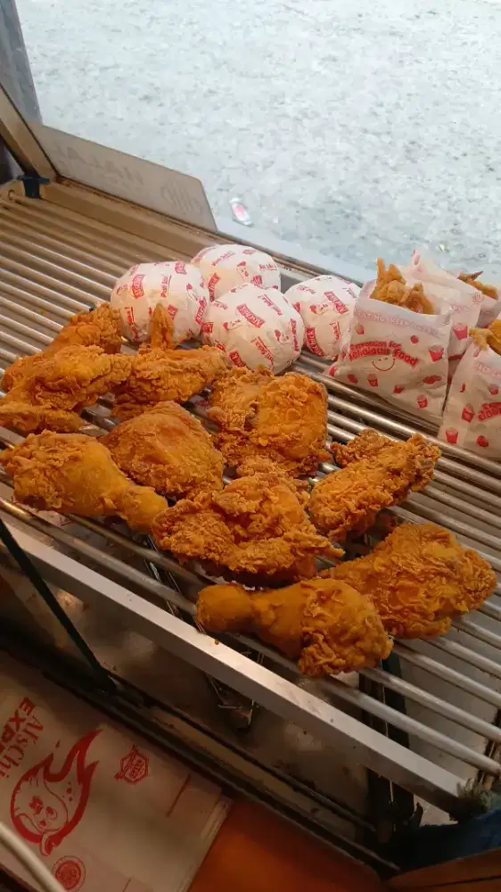 Dicari karyawan (dagang+kasir) di kios ayam fried chicken