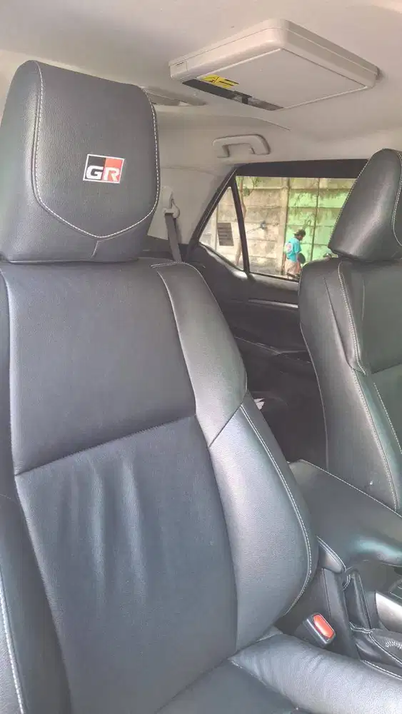 VRZ GR 2.8 AT 2022 HITAM