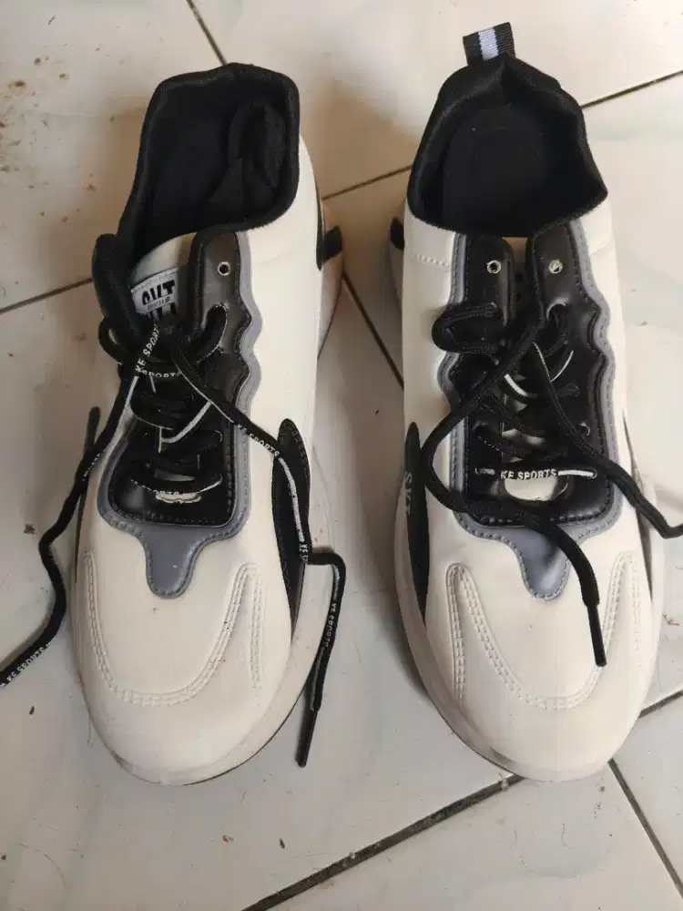 Sepatu Baru Belum Pernah Pake