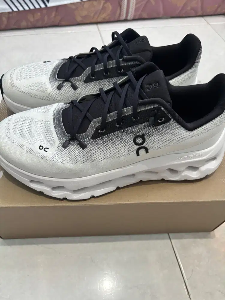 Sepatu On Cloudtilt Black Ivory