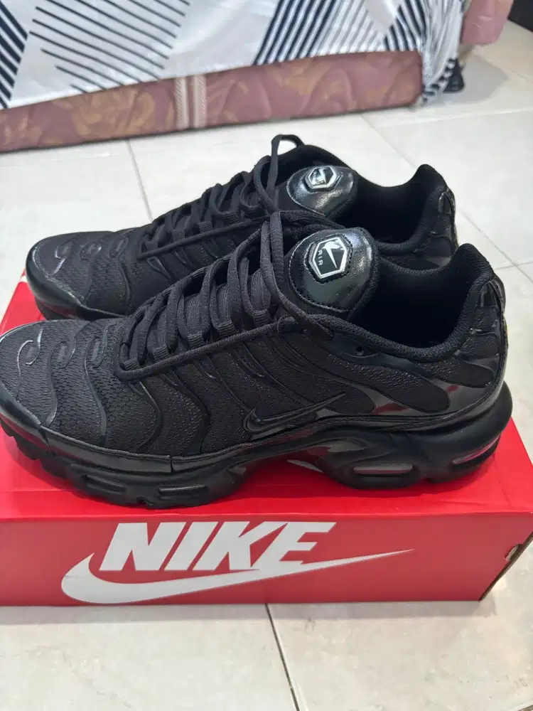 Sepatu Air Max Plus Tripel Black Noir