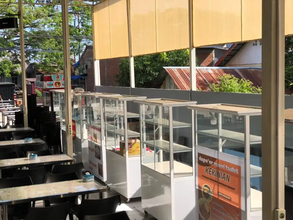 Disediakan lapak jualan